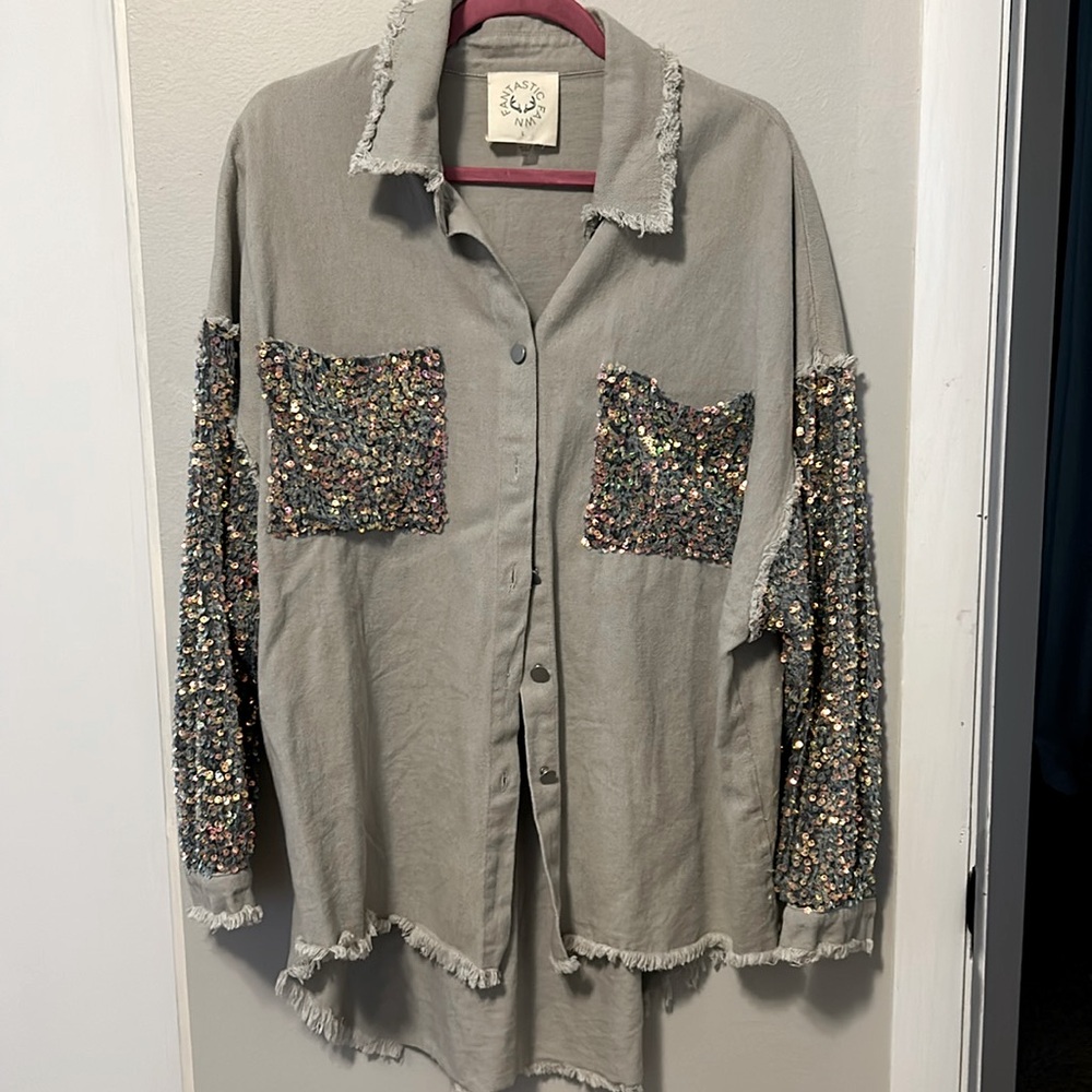 Fantastic Fawn Gray Button Down w Sequins L
